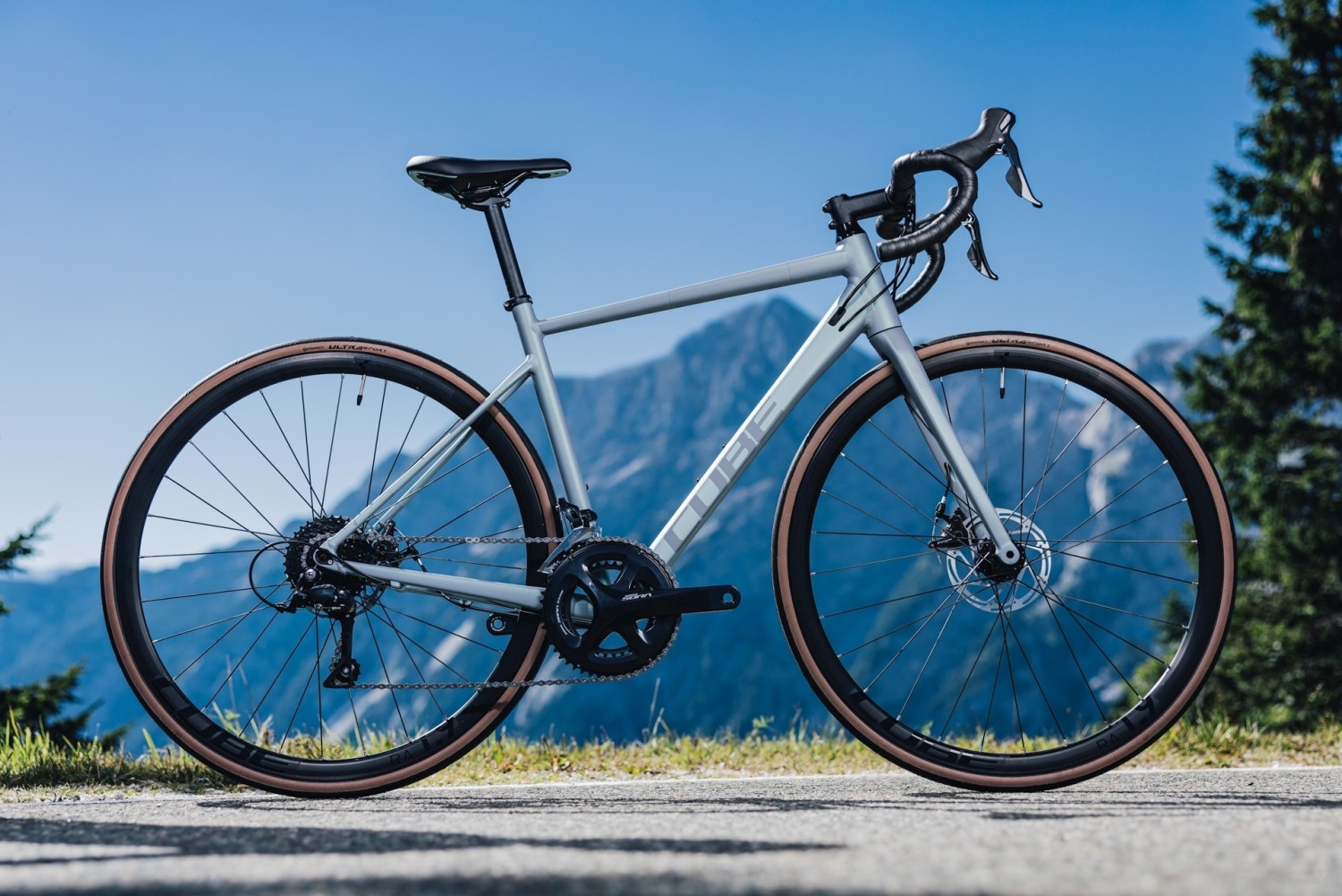 Buy the new Cube Axial WS Pro 2023 Sage Mint Road Bike with free shipping Freeborn Bikes